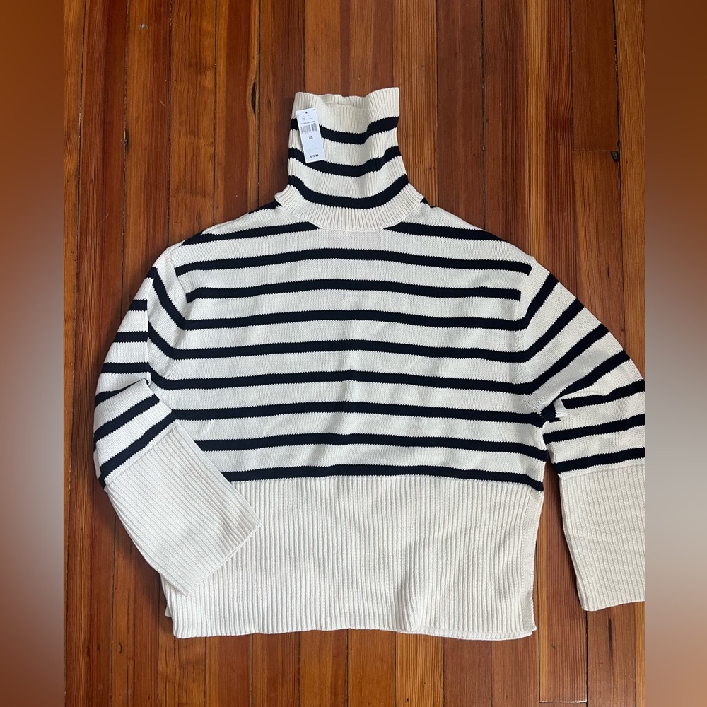 Women’s Gap Navy & White Striped Sweater Size XS